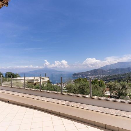 Villa Milena Modern Elegance Views And Guest Services 索伦托 外观 照片